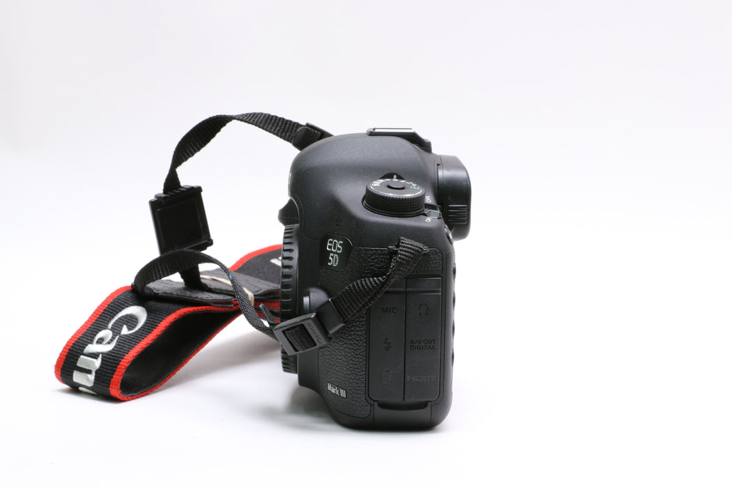 Canon EOS 5D Mark III 22.3MP Digital SLR Camera — photo 3 of 8