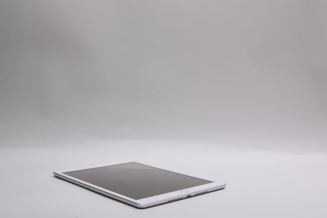 10.9" Apple iPad 10.2" 7th Gen, 32GB, Unlocked, Silver, MW6C2J/A — photo 8 of 13
