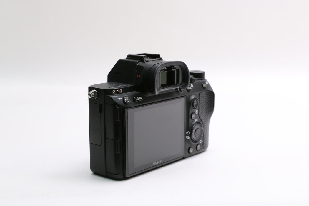 Sony Alpha a7R III Mirrorless Camera