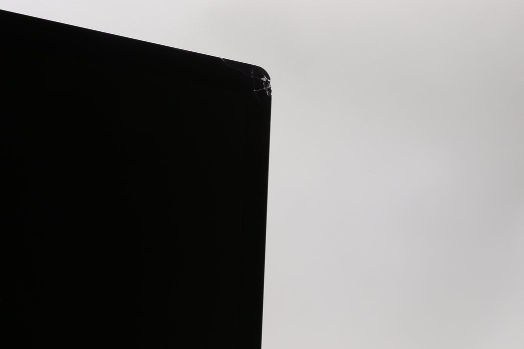 Crack in Bezel! 21.5" 2017, iMac, BTO, i7-7700, 16GB, 512GB SSD, Radeon Pro 555