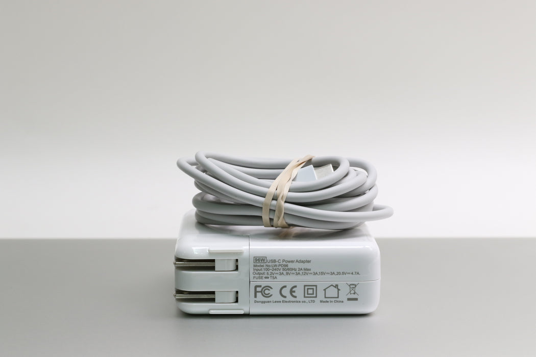 15" 2.8K 2017, MacBook Pro, BTO, i7-7920HQ, 16GB, 256GB SSD, Radeon Pro 560