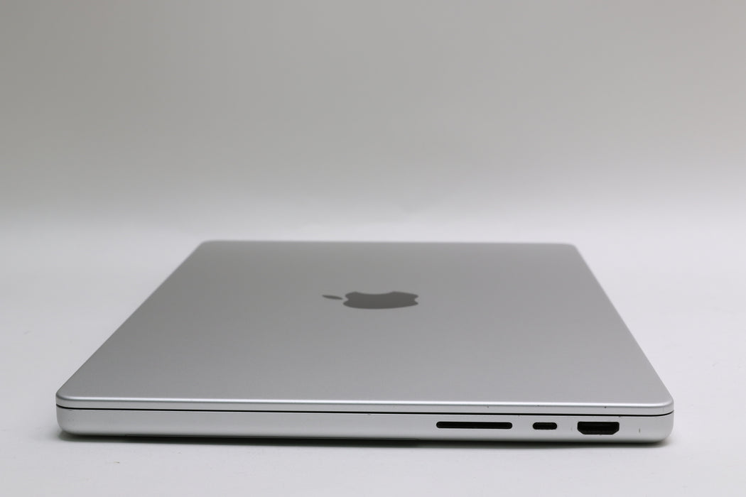 14" 2021 Macbook Pro, 3.20 GHz Apple M1 Max, 32GB, 4TB SSD, 32C