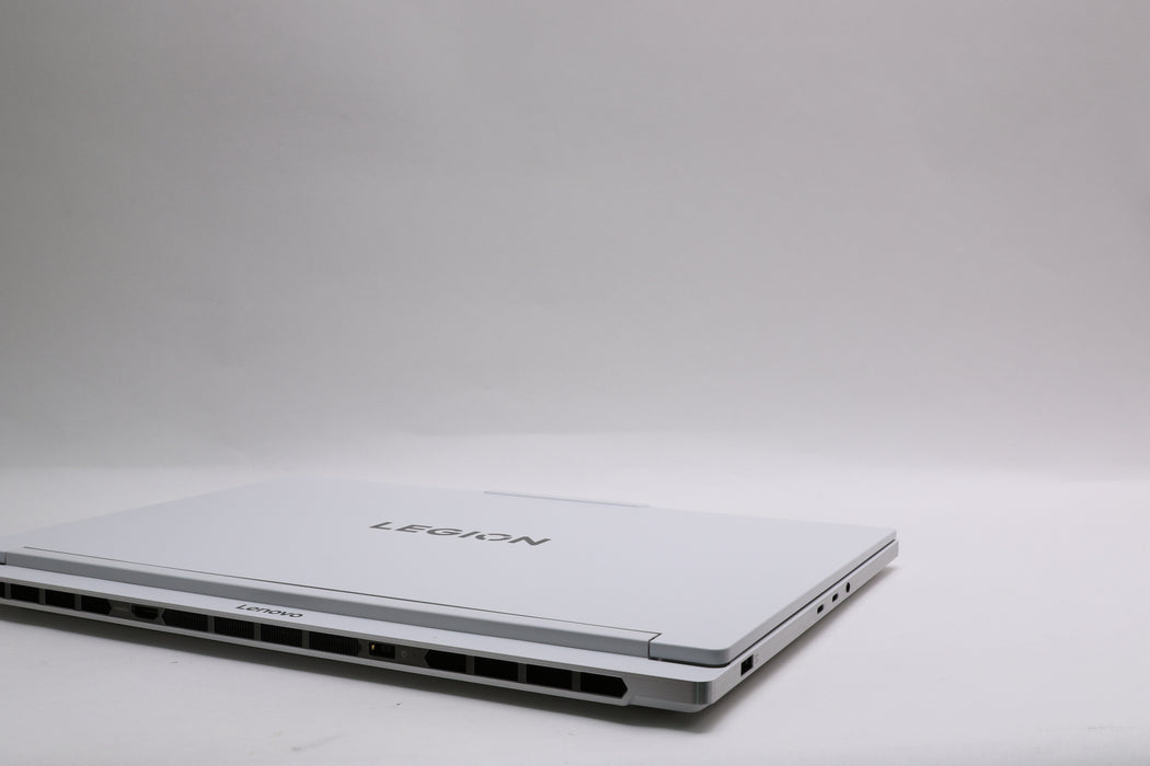 16" QHD+ Lenovo Legion 7 16IAX10, Ultra 9 275HX, 32GB, 1TB SSD, RTX 5070 — photo 9 of 13