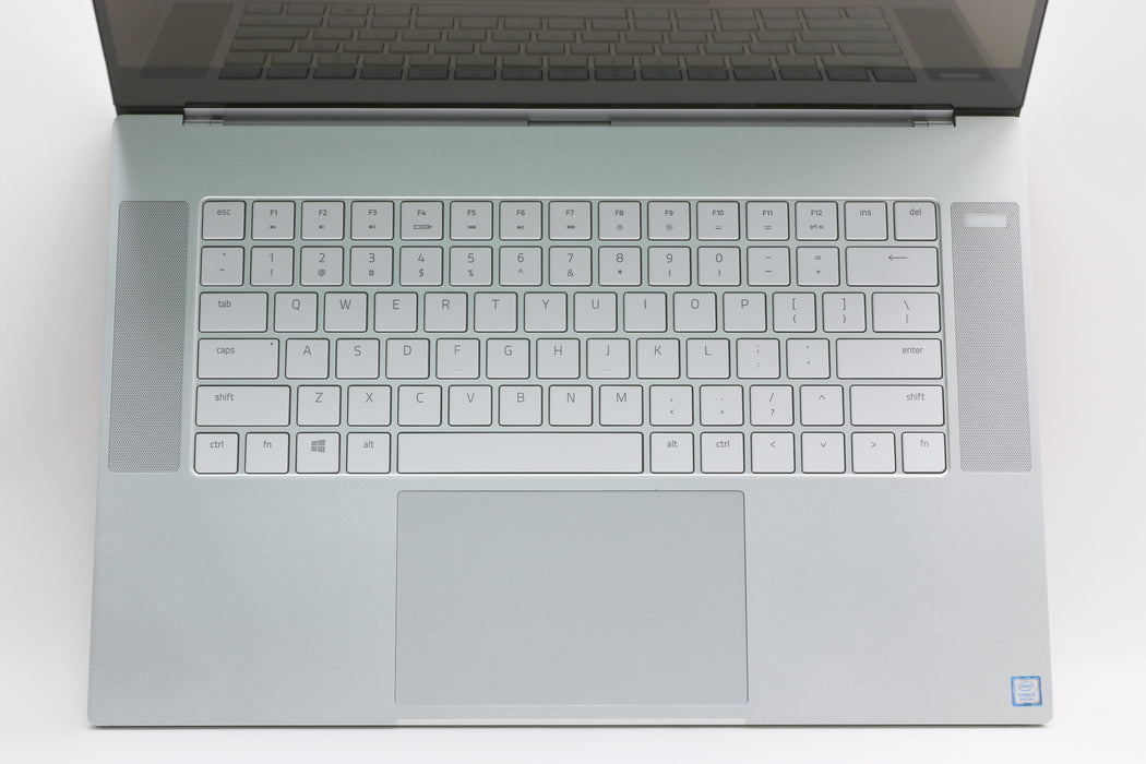 16" Razer Blade 15 Studio Edition - Late 2019, i7-9750H, 32GB, 1TB SSD — photo 3 of 13